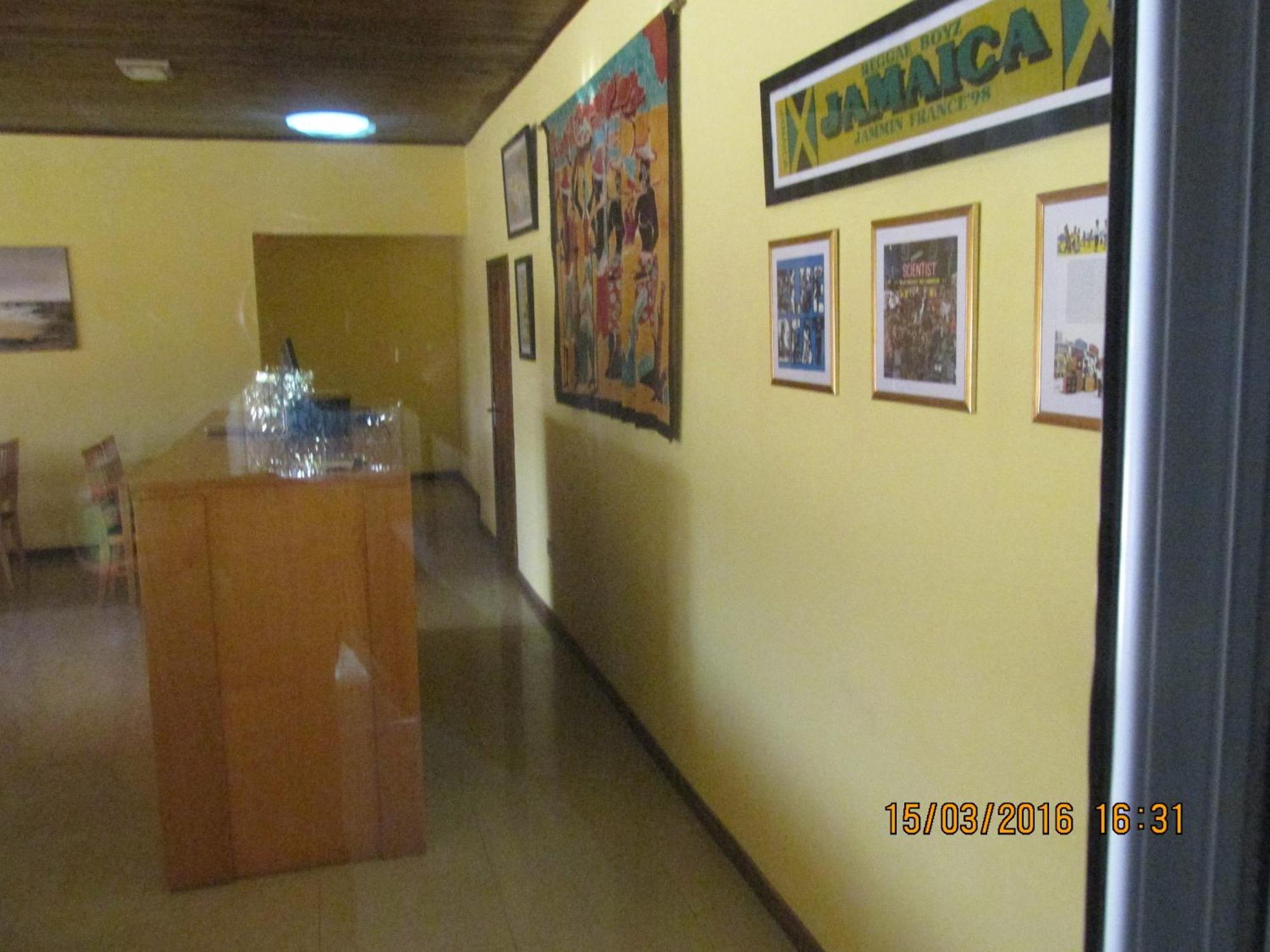 Jamaica Inn Guest House Botianaw Екстер'єр фото