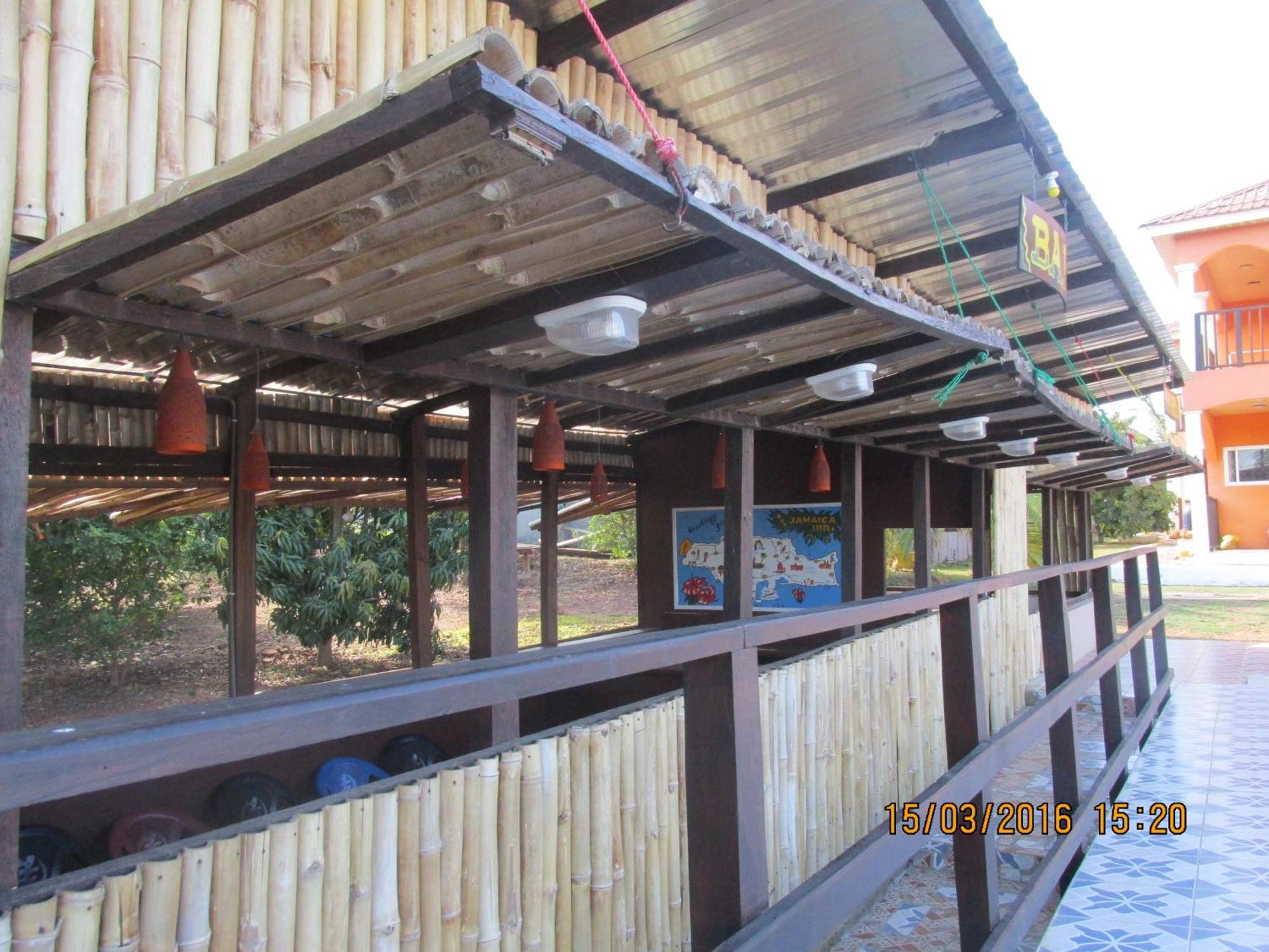 Jamaica Inn Guest House Botianaw Екстер'єр фото